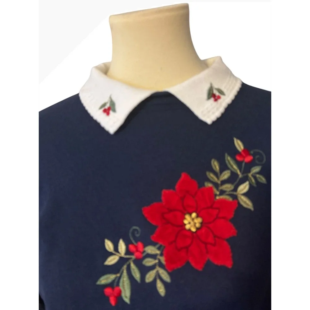 Navy Blue Embroidered‎ Poinsettia Flower Collar Sweatshirt. SZ Medium. Holiday.